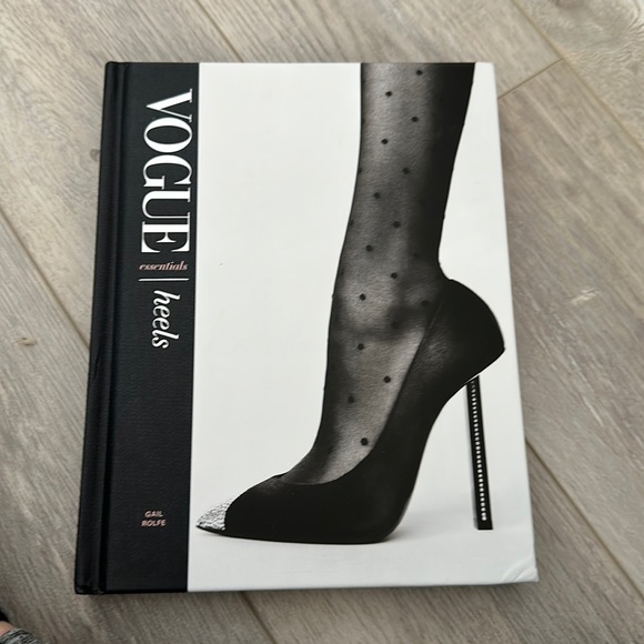 Other - Vogue essentials - heels